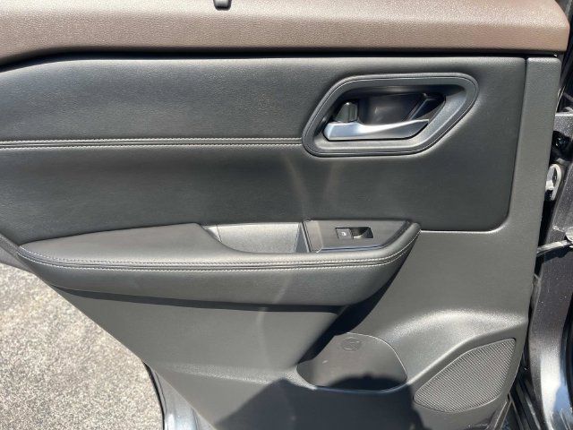 Used 2023 Nissan Rogue SV w/ SV Premium B Package AWD/4WD image 19