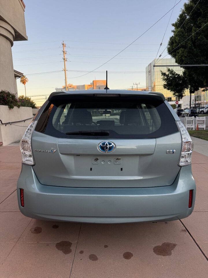 Used 2014 Toyota Prius V Five FWD image 4