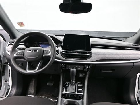 Used 2025 Jeep Compass Sport image 17