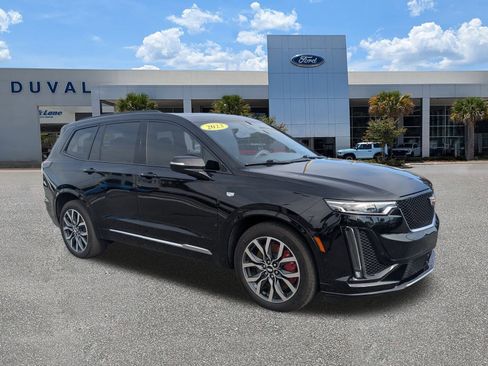 Used 2023 Cadillac XT6 Sport w/ Platinum Package image 2