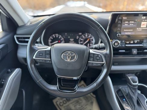 Used 2021 Toyota Highlander XLE image 25