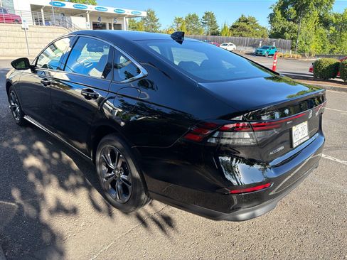 Used 2023 Honda Accord EX image 6