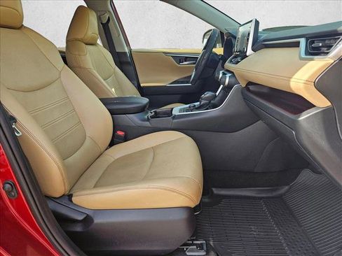 Used 2020 Toyota RAV4 Limited image 22