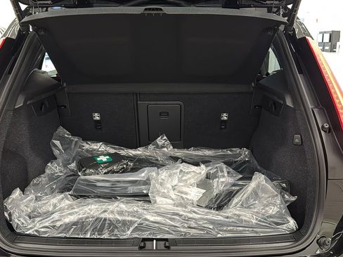 Used 2026 Volvo XC40 B5 Ultra w/ Protection Package Premier image 29