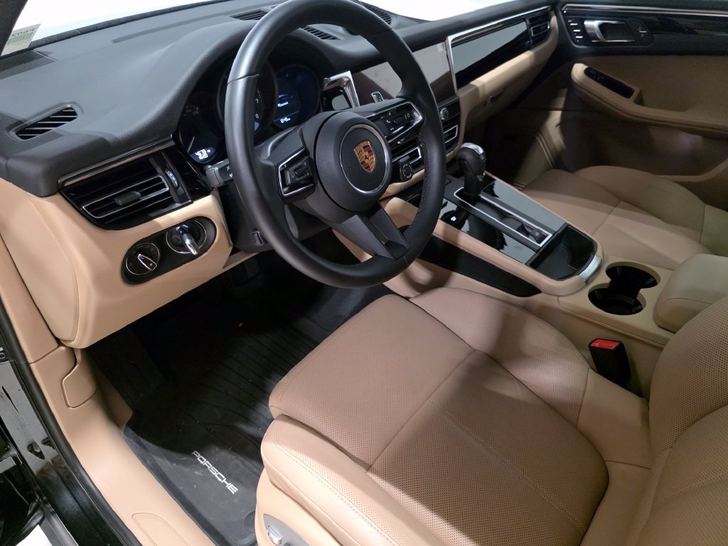 Certified 2026 Porsche Macan AWD/4WD image 5