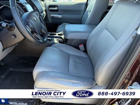 Used 2018 Toyota Sequoia Limited w/ Safety & Convenience Package image 10