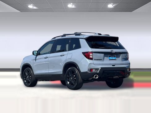 Used 2025 Honda Passport Black Edition image 3
