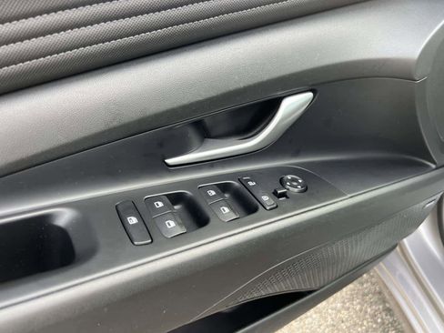 Used 2023 Hyundai Elantra Limited image 16