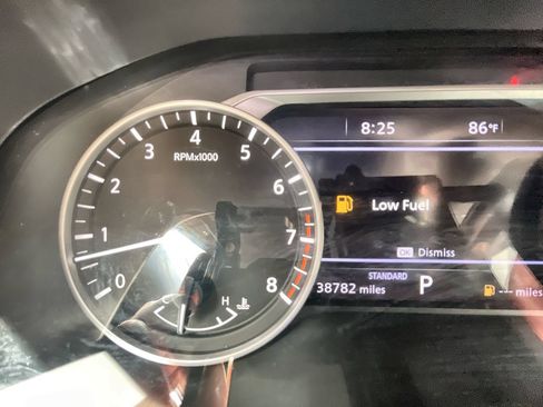 Used 2023 Nissan Pathfinder SL FWD image 12