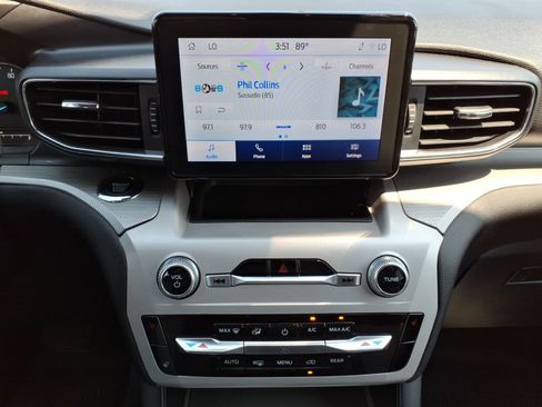 Used 2024 Ford Explorer XLT w/ Equipment Group 202A AWD/4WD image 19