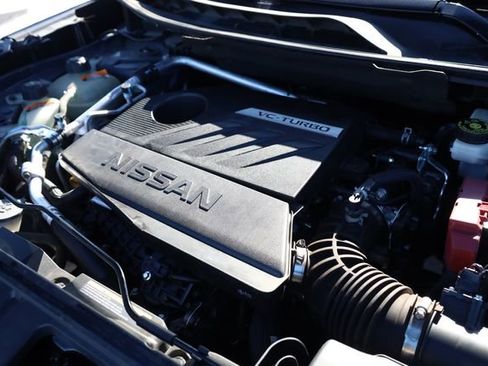 Used 2023 Nissan Rogue S image 9