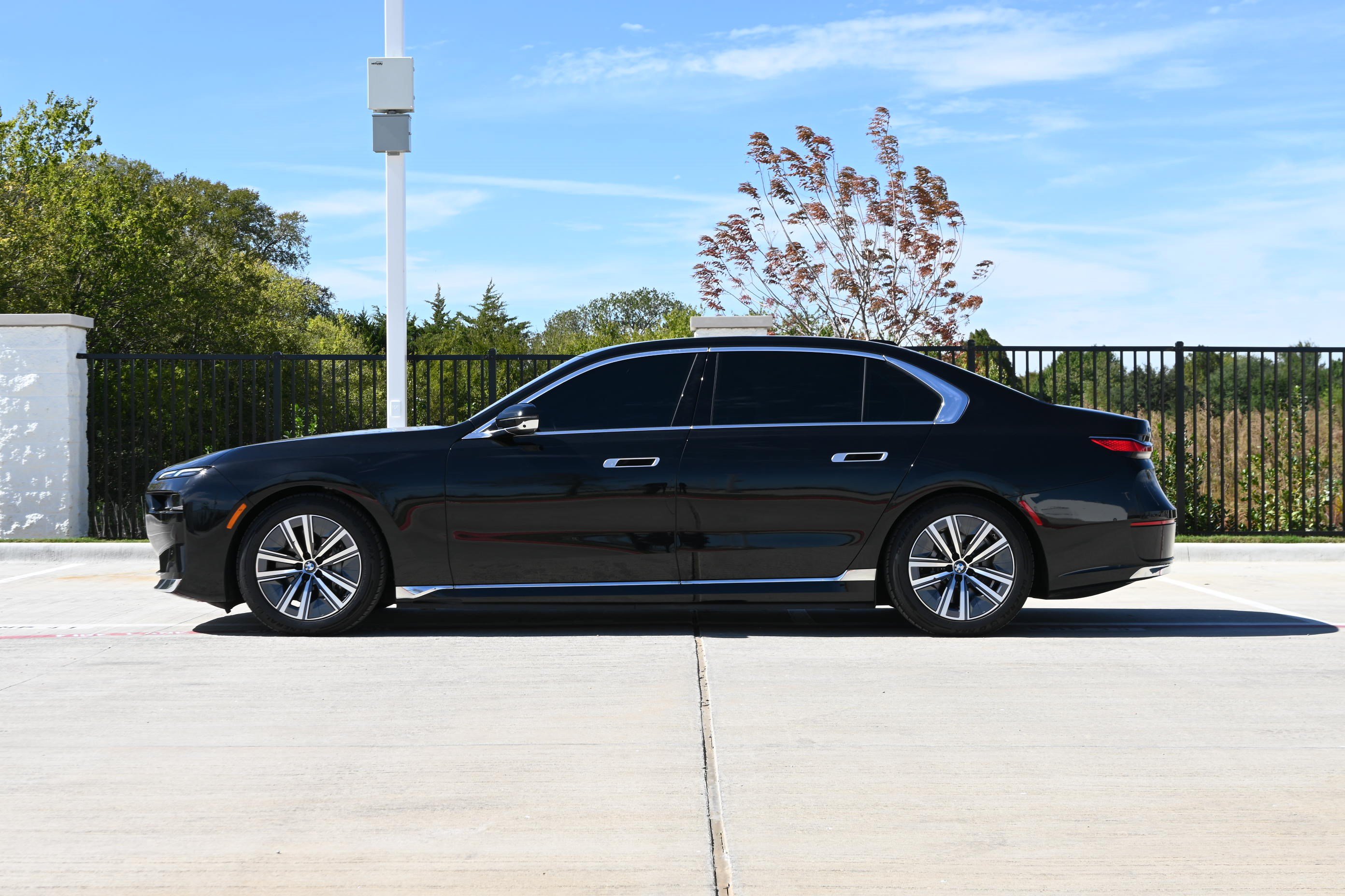 Certified 2024 BMW i7 xDrive60 AWD/4WD image 6