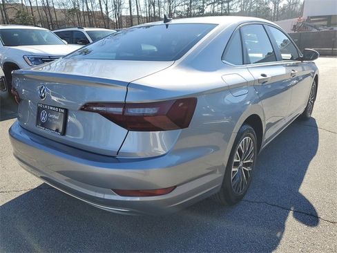 Certified 2021 Volkswagen Jetta SE image 4