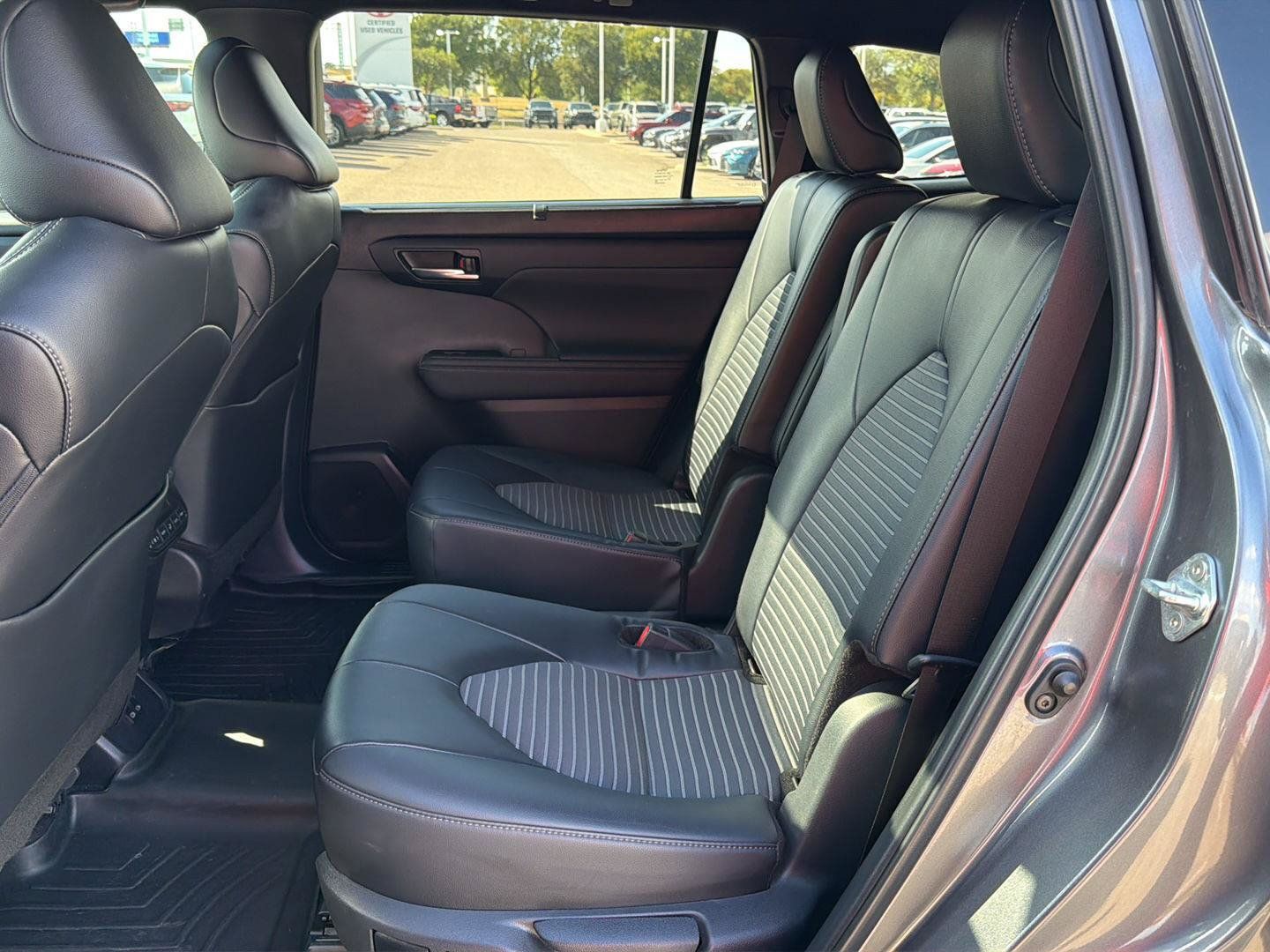 Used 2024 Toyota Highlander XSE FWD image 10