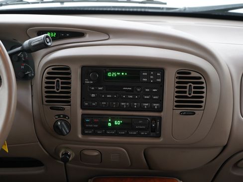 Used 2002 Lincoln Navigator 4WD image 15