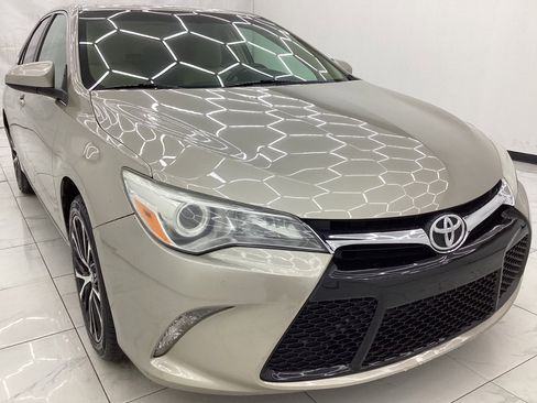 Used 2015 Toyota Camry LE image 3