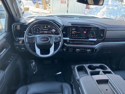 Used 2025 GMC Sierra 1500 SLT image 30