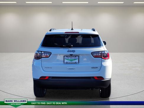 Used 2022 Jeep Compass Latitude AWD/4WD image 5