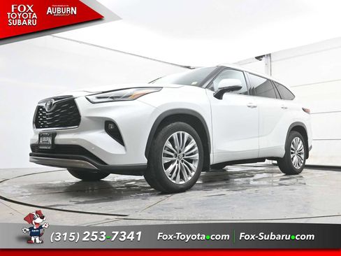 Used 2024 Toyota Highlander Platinum image 18