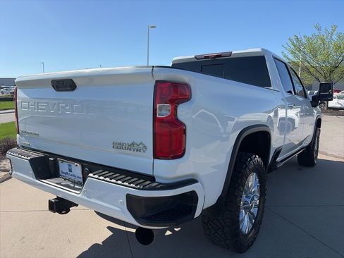 Used 2022 Chevrolet Silverado 2500 High Country w/ Z71 Off-Road Package image 8
