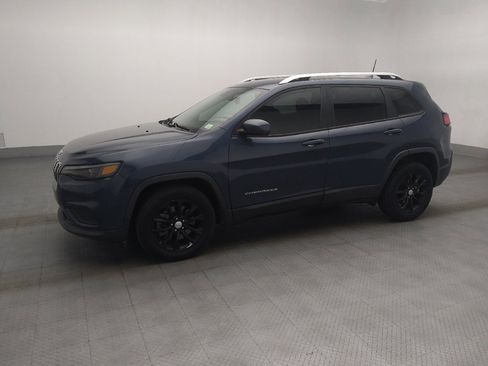 Used 2021 Jeep Cherokee Latitude FWD image 2