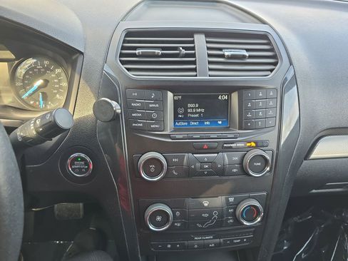Used 2018 Ford Explorer XLT image 20