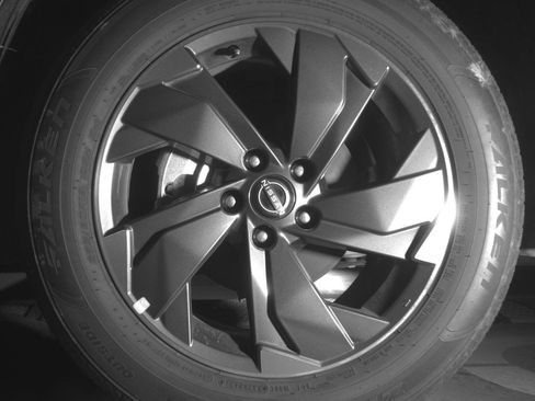 Used 2025 Nissan Rogue SV FWD image 12