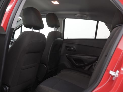 Used 2020 Chevrolet Trax LS w/ Tint and Cruise Package AWD/4WD image 17