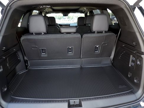 New 2026 GMC Acadia Denali w/ Super Cruise Package FWD image 15