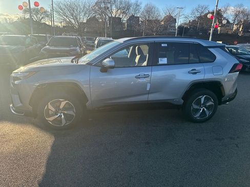 New 2025 Toyota RAV4 SE image 4