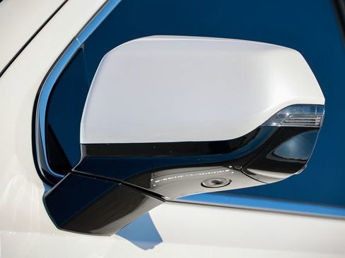 Used 2024 GMC Yukon XL Denali w/ Advanced Technology Package image 28