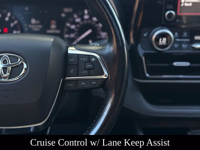 Used 2020 Toyota Highlander XLE AWD/4WD image 25