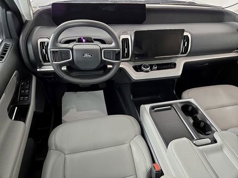 Certified 2025 Ford Expedition Active image 13