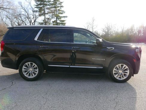 Used 2022 GMC Yukon SLT w/ SLT Premium Package image 5