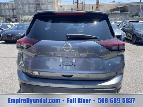 Used 2024 Nissan Rogue SV AWD/4WD image 4