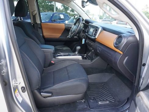 Used 2018 Toyota Tacoma SR5 RWD image 3