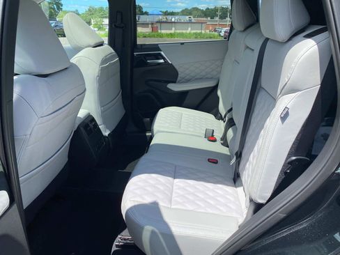 New 2025 Mitsubishi Outlander 4WD Plug-In Hybrid image 9