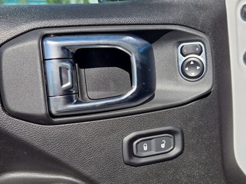 New 2025 Jeep Gladiator Sport AWD/4WD image 19
