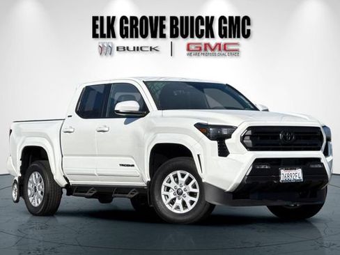 Used 2025 Toyota Tacoma SR5 image 2