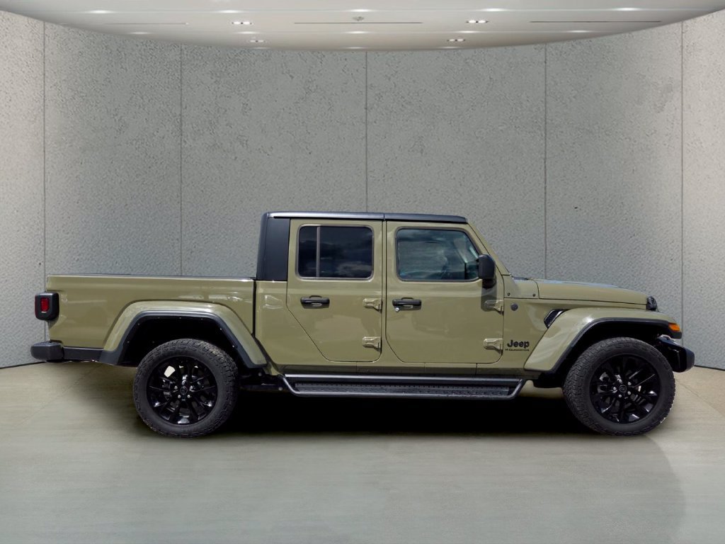 Used 2025 Jeep Gladiator Sport AWD/4WD image 4