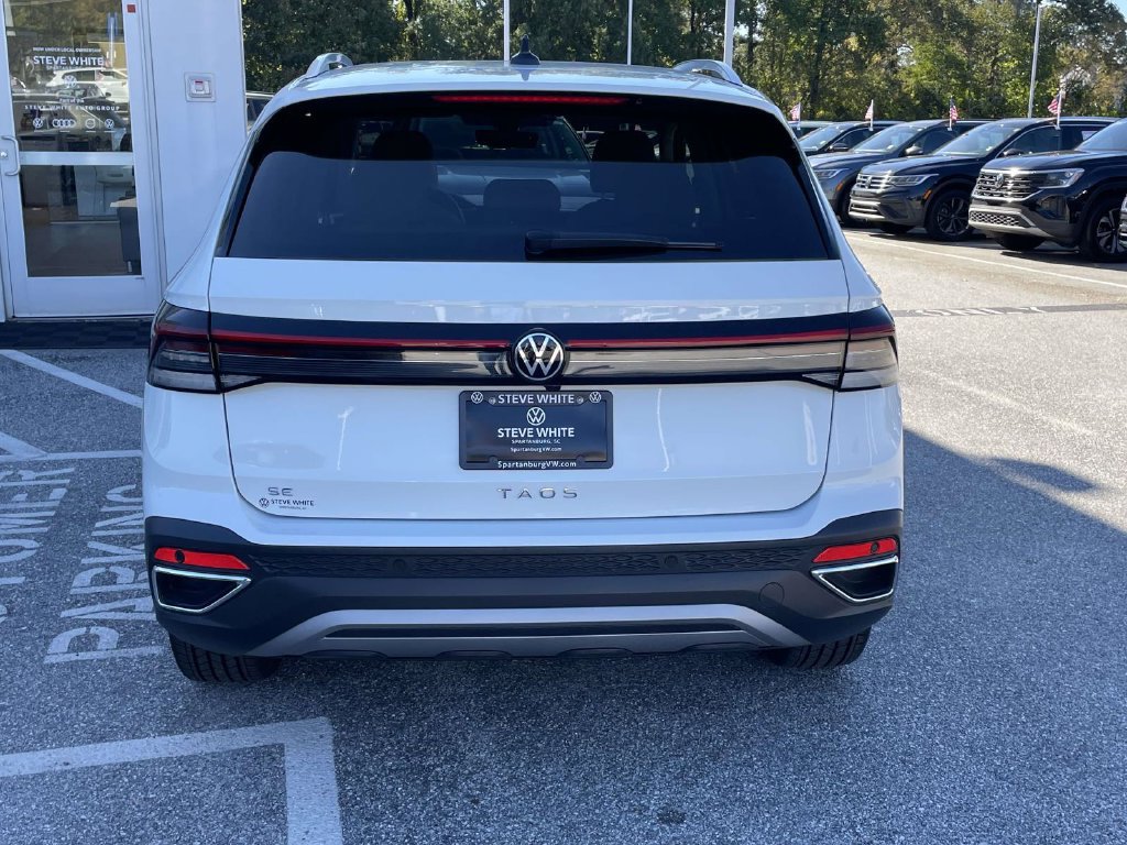 Certified 2026 Volkswagen Taos SE FWD image 7