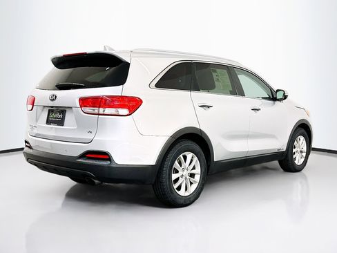 Used 2016 Kia Sorento LX w/ LX Convenience Package image 9