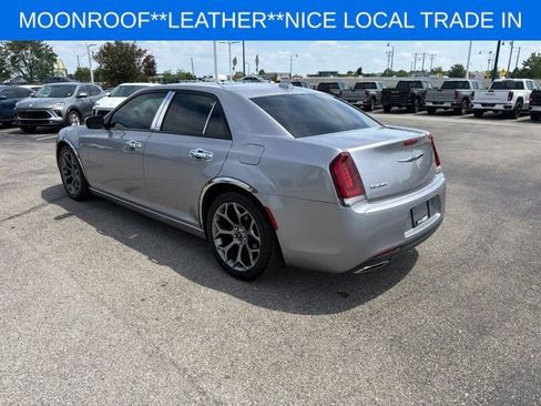 Used 2018 Chrysler 300 S w/ 300S Premium Group RWD image 9