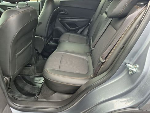 Used 2019 Chevrolet Trax LT w/ LT Convenience Package image 29