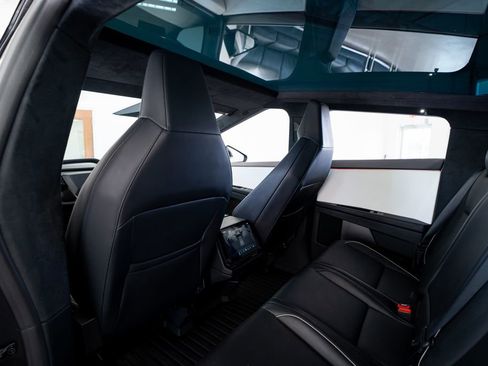 Used 2024 Tesla Cybertruck AWD Crew Cab image 32