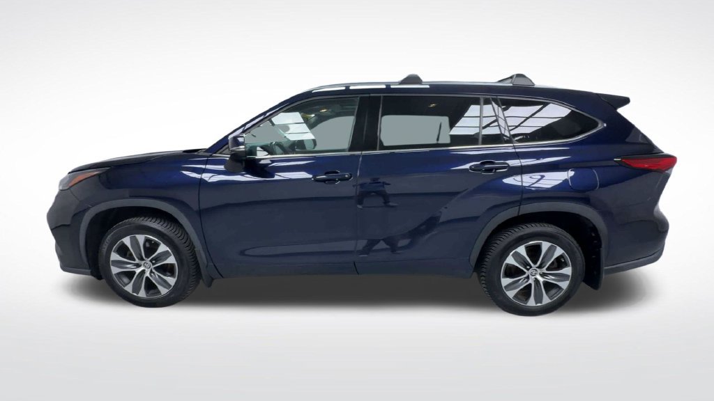 Used 2021 Toyota Highlander XLE AWD/4WD image 5