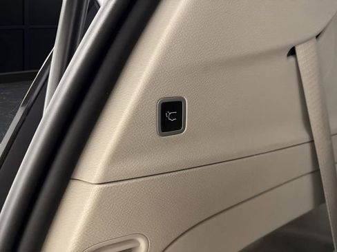 Certified 2023 Chrysler Pacifica Touring-L image 14