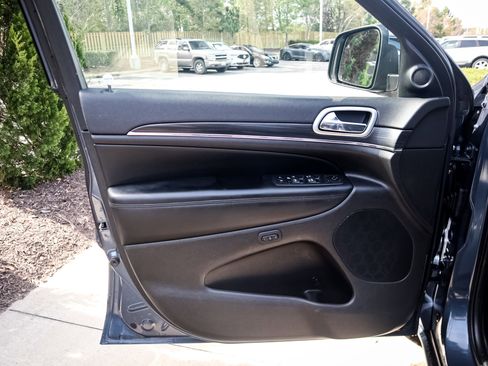 Used 2020 Jeep Grand Cherokee Limited w/ Trailer Tow Group IV image 14