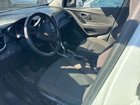 Used 2020 Chevrolet Trax LS w/ Tint and Cruise Package image 5