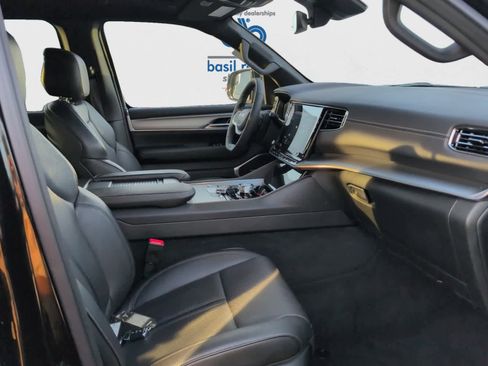 Used 2023 Jeep Wagoneer Series II image 17